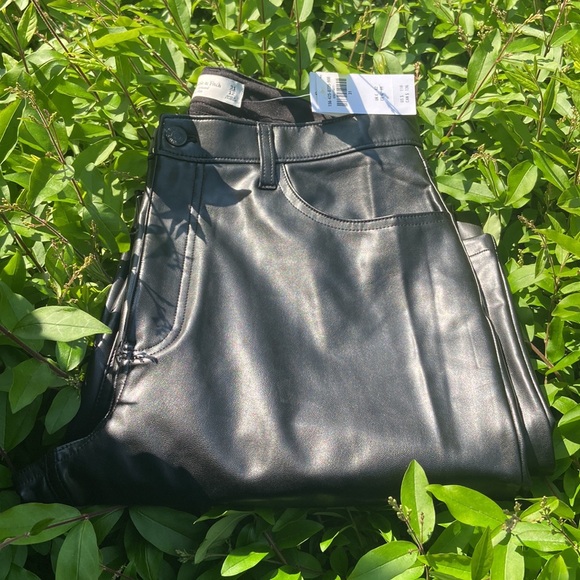 Women’s Black Abercrombie & Fitch The ‘90s Relaxed High Rise Vegan Leather Pants - Picture 1 of 12